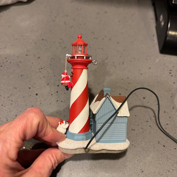 2013 Hallmark Keepsake Holiday Lighthouse flashing ornament - Picture 7 of 11